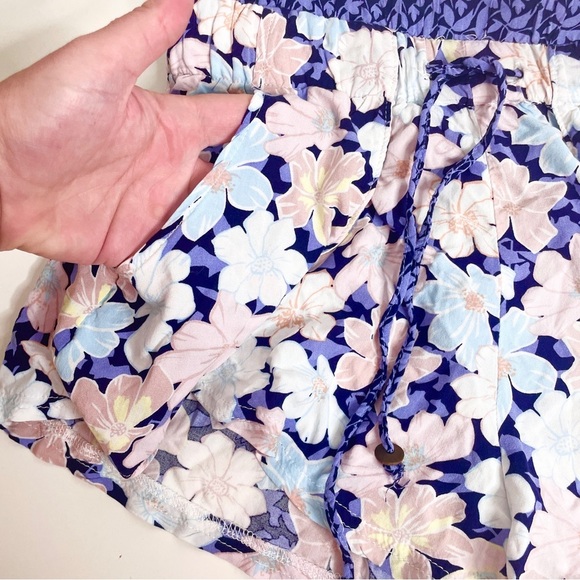 Vanilla Star Size S Women’s Shorts Floral Fly Away Pockets Blue - Picture 5 of 8